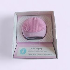 FOREO LUNA 4 Play Tickle Me Pink Facial Cleansing Device - Pink
